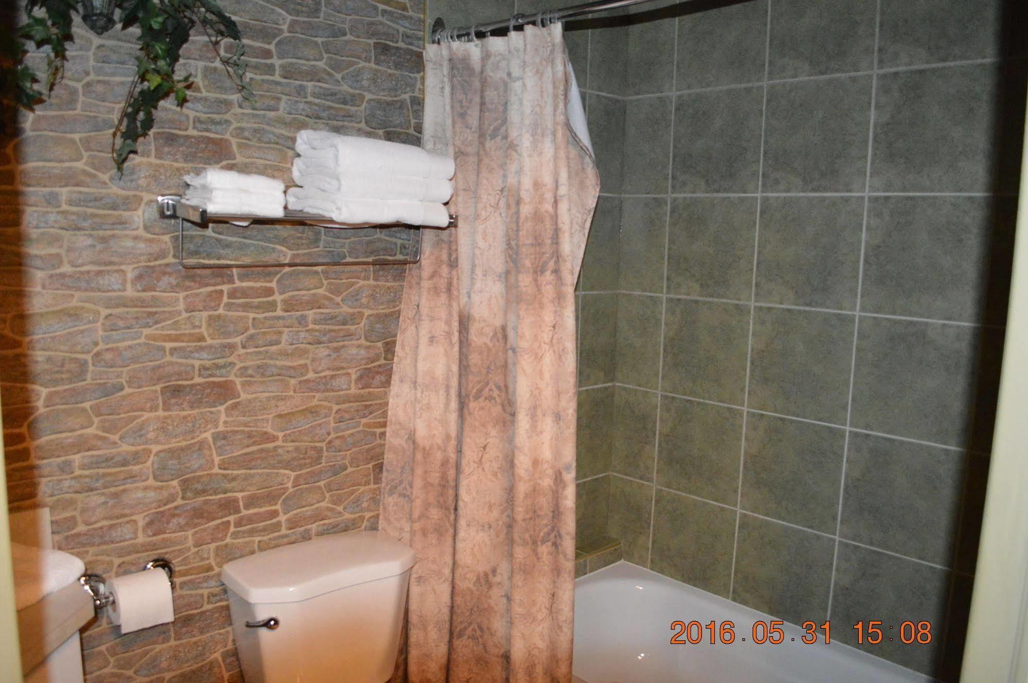 Motel-Auberge Helene Victoriaville Exterior foto