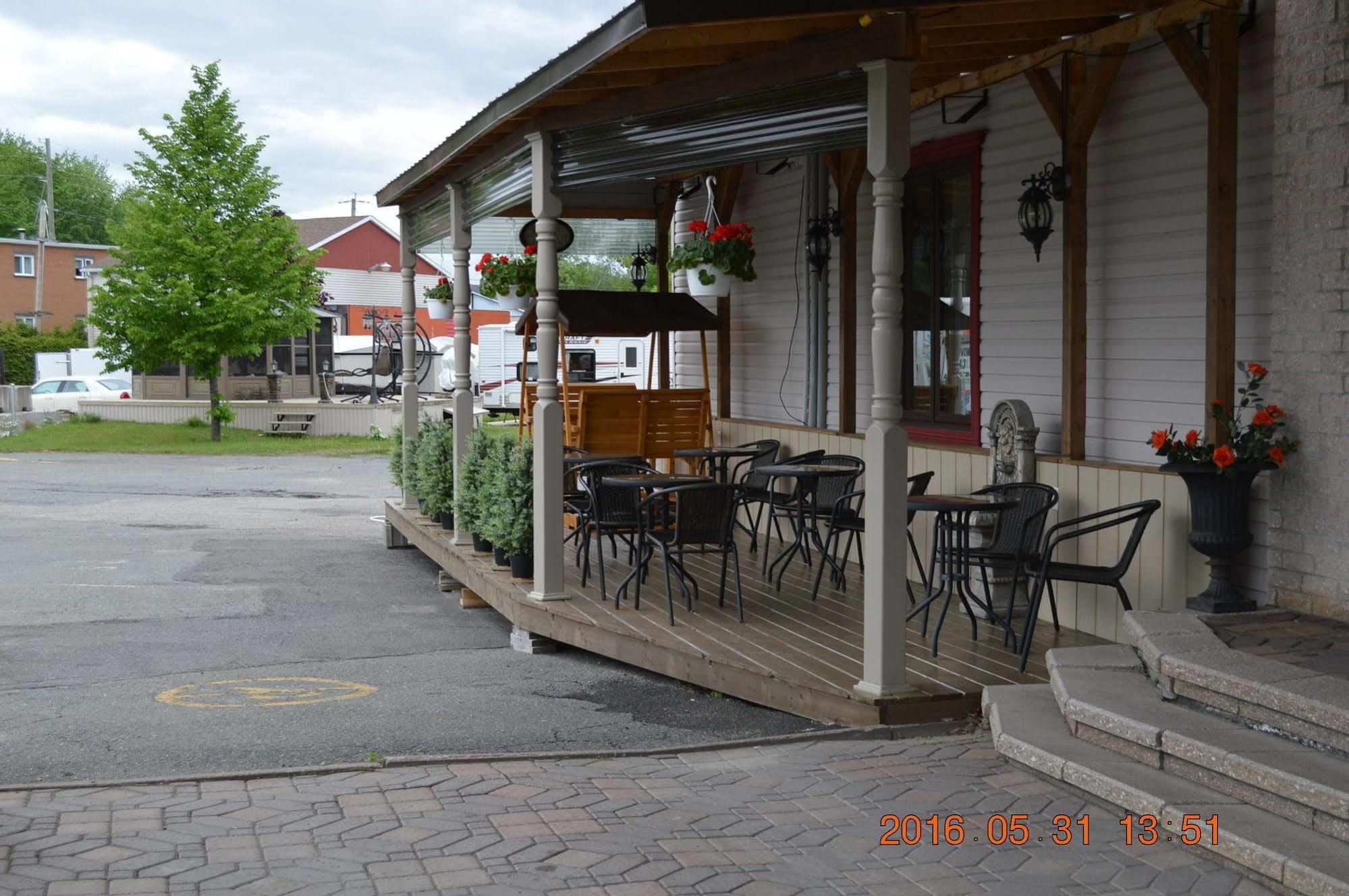 Motel-Auberge Helene Victoriaville Exterior foto